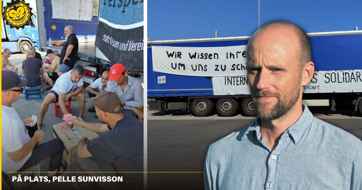 Strejkande lastbilschaufförer fördriver tiden med kortspel. På banderollen står "Vi uppskattar din omtanke om oss".